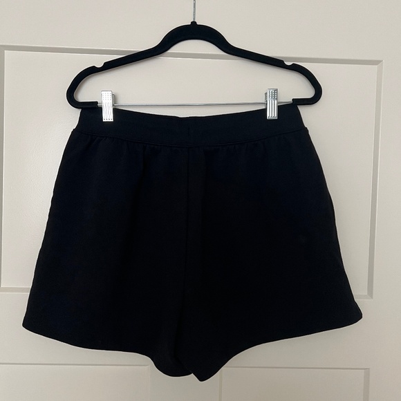 Alo - Low Key Sweat Short - Black - Size M - Picture 5 of 6